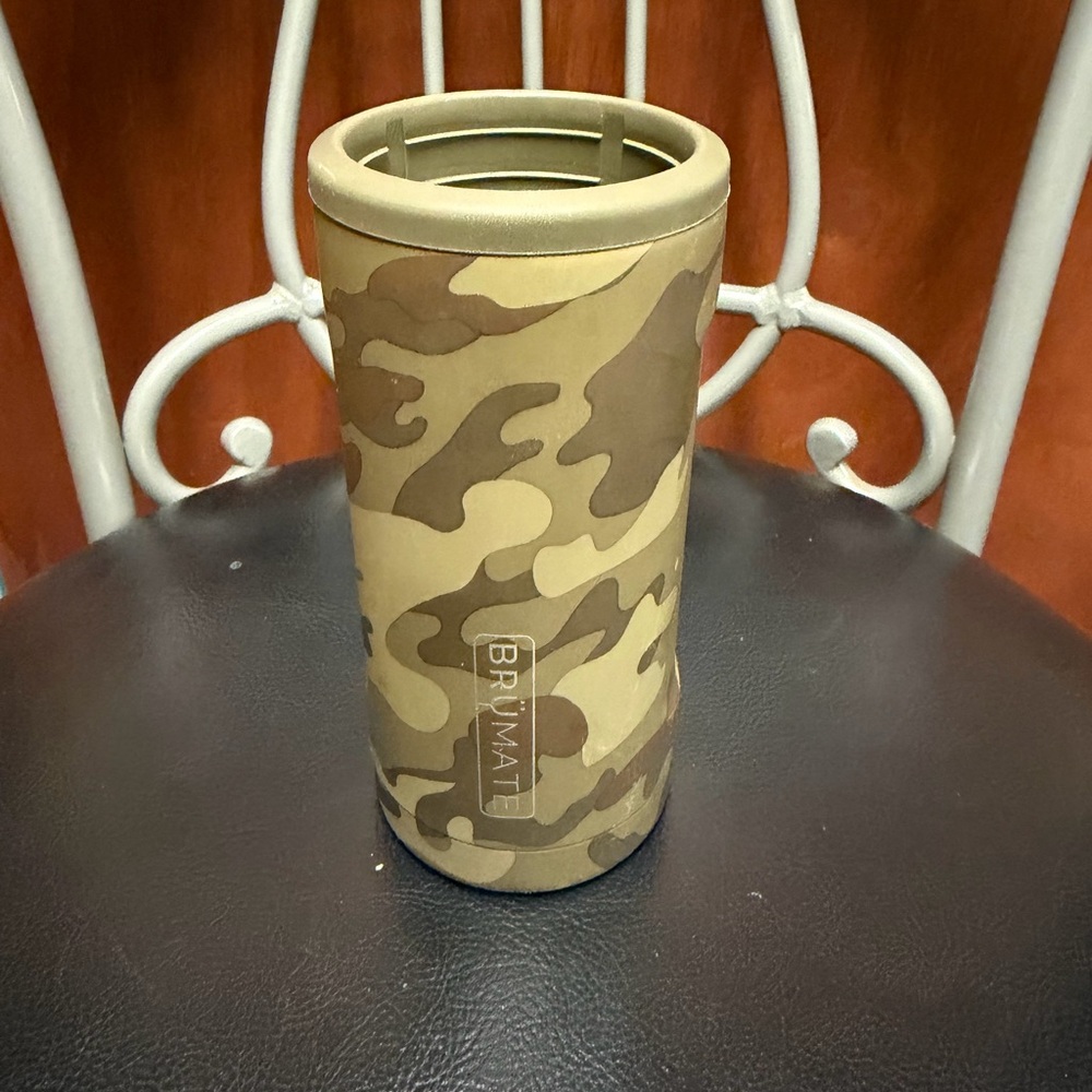 BrüMate Camo Insulated Can Cooler - Tan Camo